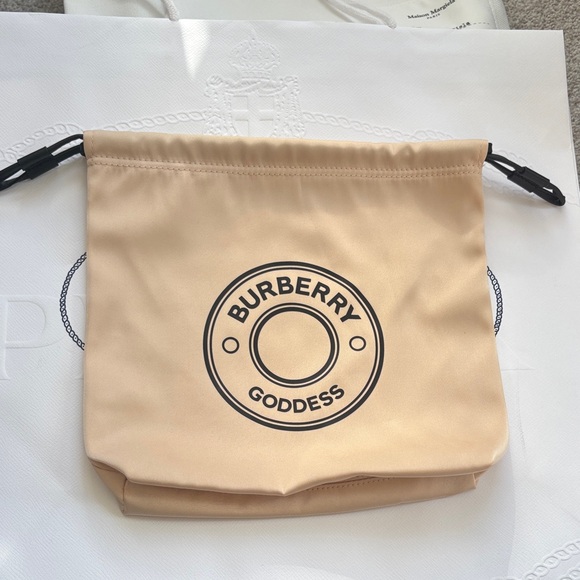 Burberry cosmetic bag - Picture 1 of 6